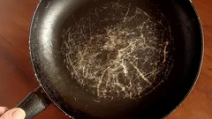 Nunca faça isto com uma frigideira: um erro que reduz a sua vida útil para metade